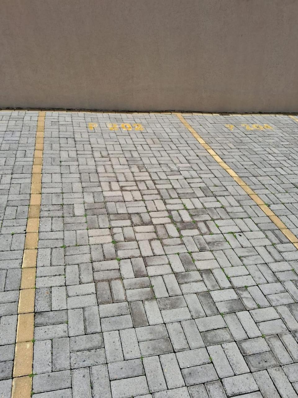 Bem No Centro, Cozinha Completa, Varanda E Garagem Apartment