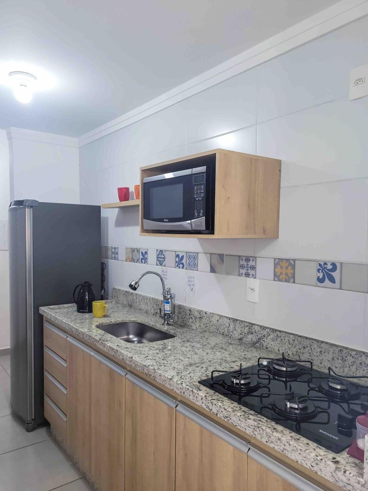 Bem No Centro, Cozinha Completa, Varanda E Garagem Apartment